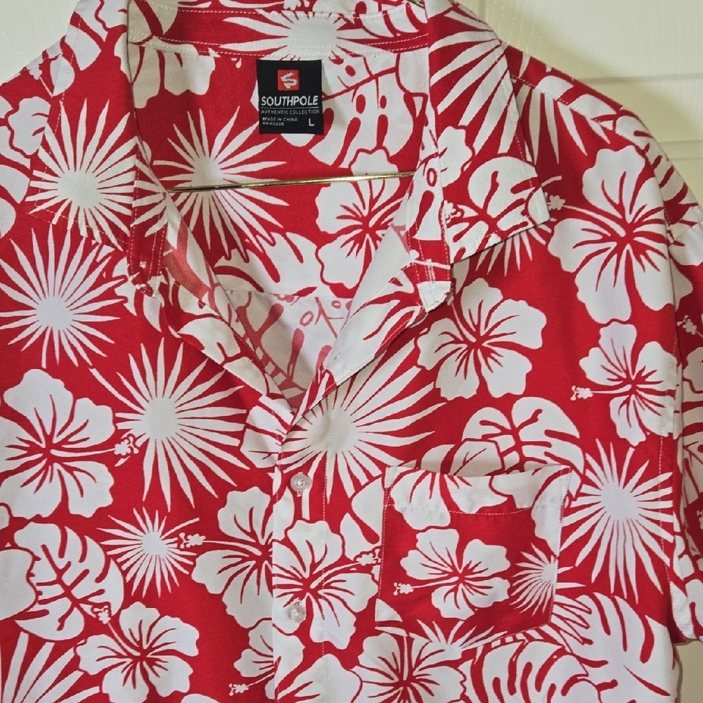 Southpole Lg  Red and White Casual Button Down Shirt with Floral Print - Picture 6 of 9